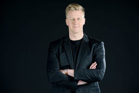  Gold Coast Music Festival: กัดกร้อน! Gareth Cliff ชาวแอฟริกาใต้ที่ทำให้เวทีร้อนฉ่าย!